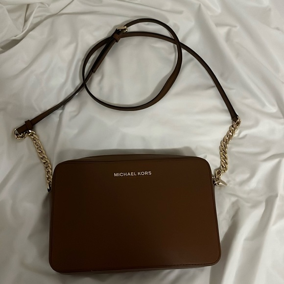 Cross body - Picture 1 of 4